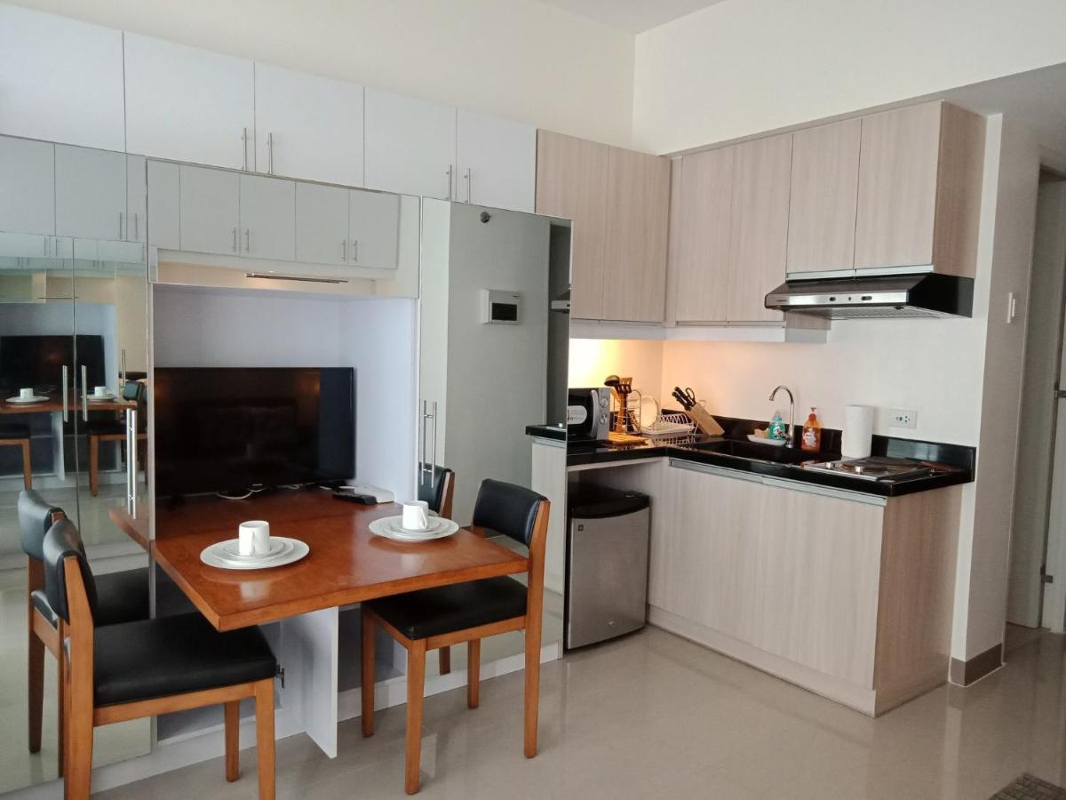 Mabolo Garden Flat A6 With Free Rooftop Pool Cebu Exterior photo