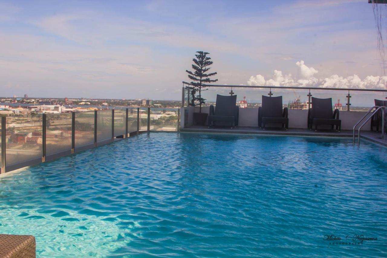 Mabolo Garden Flat A6 With Free Rooftop Pool Cebu Exterior photo