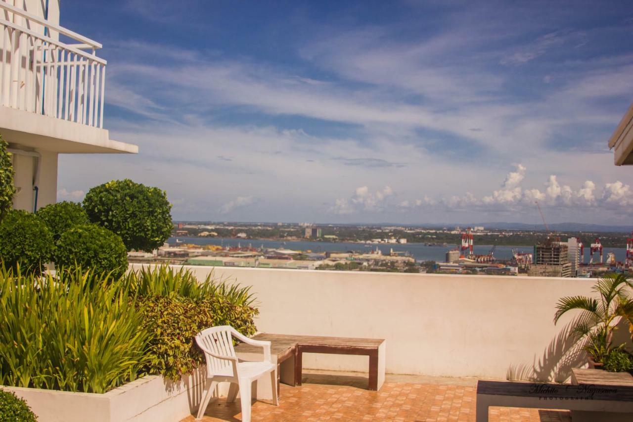 Mabolo Garden Flat A6 With Free Rooftop Pool Cebu Exterior photo